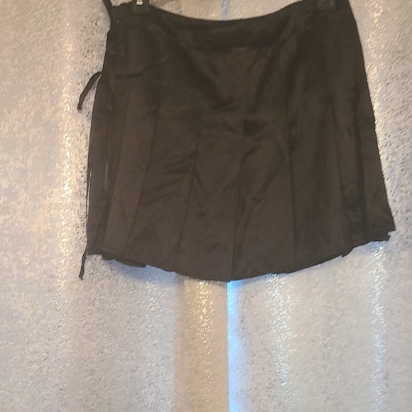 Pleated Mini Skirt - Picture 2 of 4
